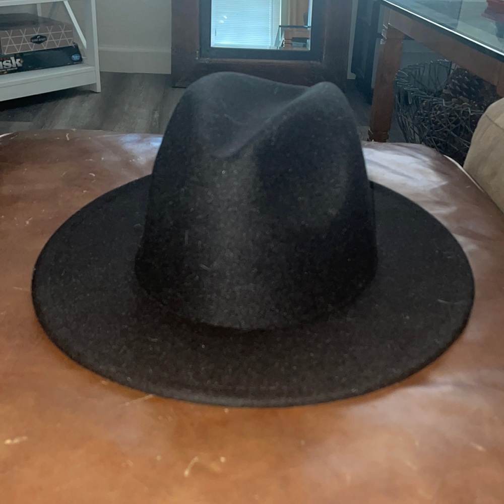 Black fedora hat in great condition!
